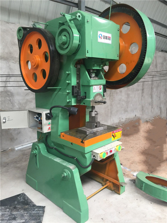 可(kě)傾式壓力機(jī)